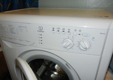 Klepání v pračce Indesit během cyklu odstřeďování - co dělat
