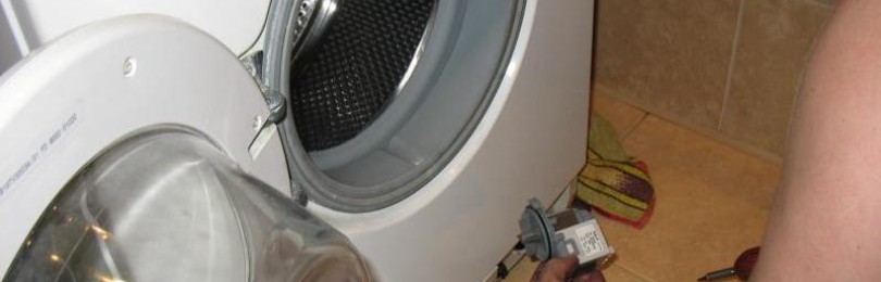 Proč pračka nevypouští vodu a neodstřeďuje prádlo: důvody