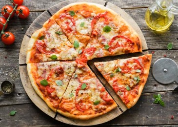 Pizza je jedním z oblíbených jídel