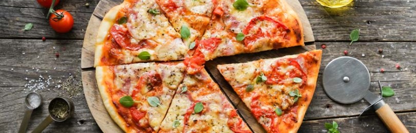 Pizza je jedním z oblíbených jídel