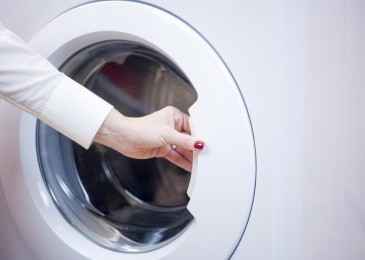 Jak odemknout dvířka pračky Ariston