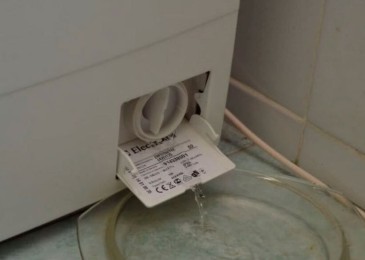 Filtr pračky netěsní: důvody a co dělat