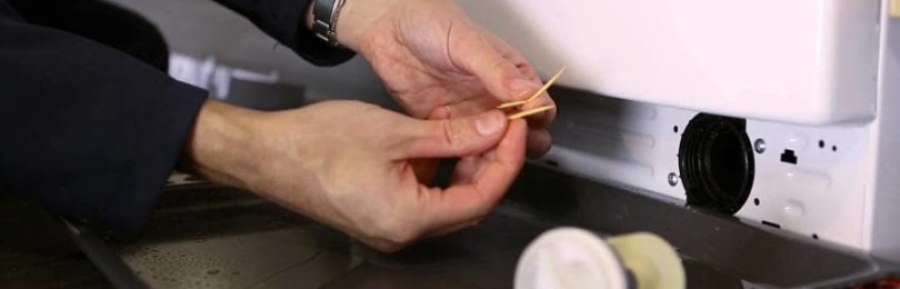 Čištění filtru svépomocí v pračce Indesit