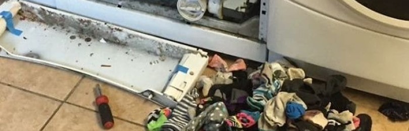 Jak dostat ponožku z pračky, pokud je zaseknutá