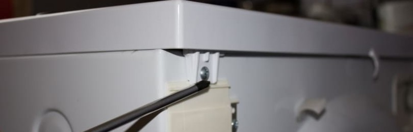 Jak odstranit horní kryt pračky Samsung