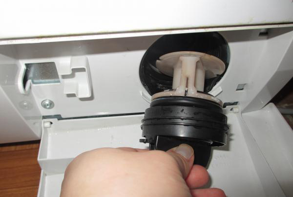 výměna filtru v pračce Bosch