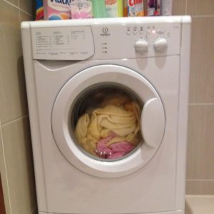 Pračka nenabere rychlost během cyklu odstřeďování