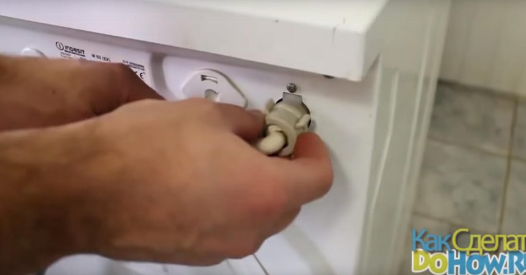 Zpětná montáž pračky Indesit