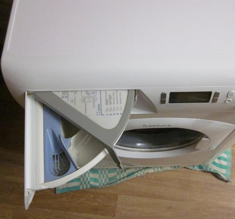 podnos do pračky hotpoint ariston