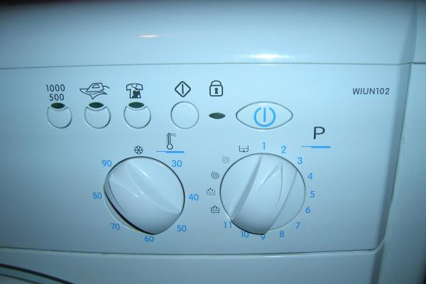 Volič programů Indesit WIUN 102