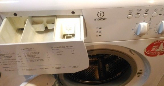 Zásobník prášku Indesit WIUN 102