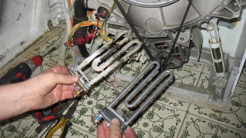 Ohřívač vody vyhořel pračka Zanussi  