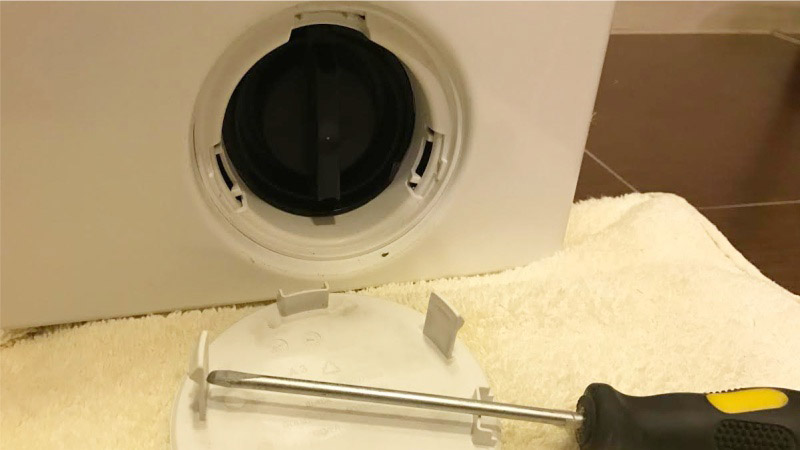 Čištění vypouštěcího filtru pračky