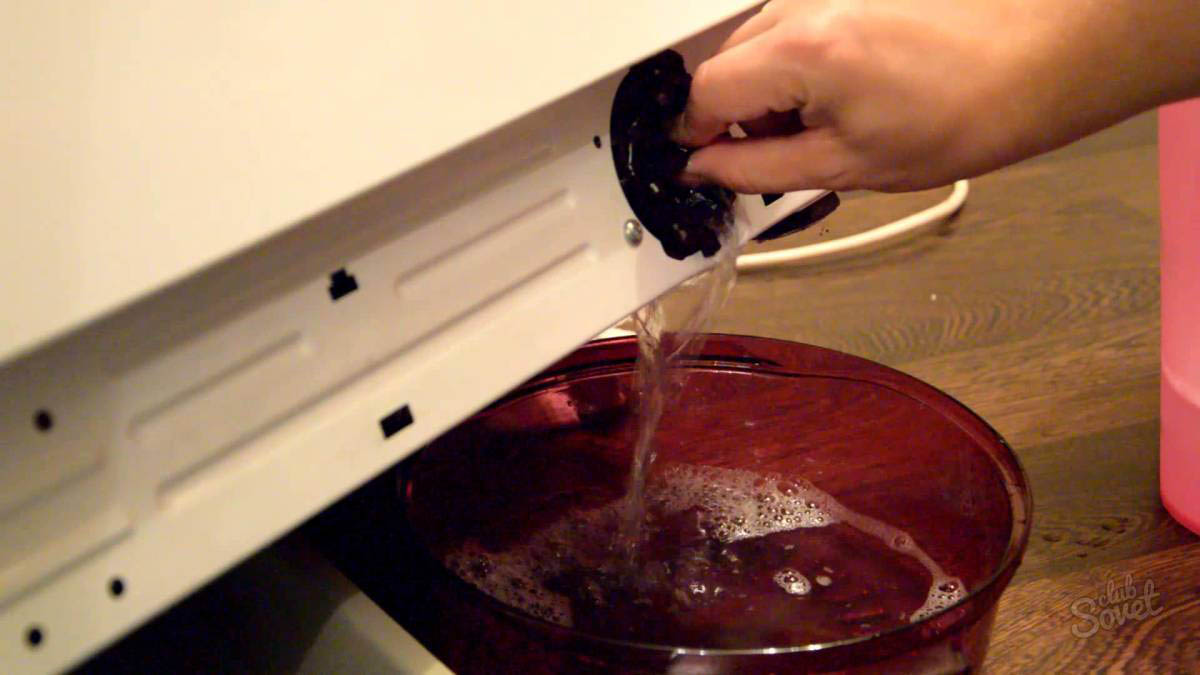 Čištění vypouštěcího filtru pračky Candy