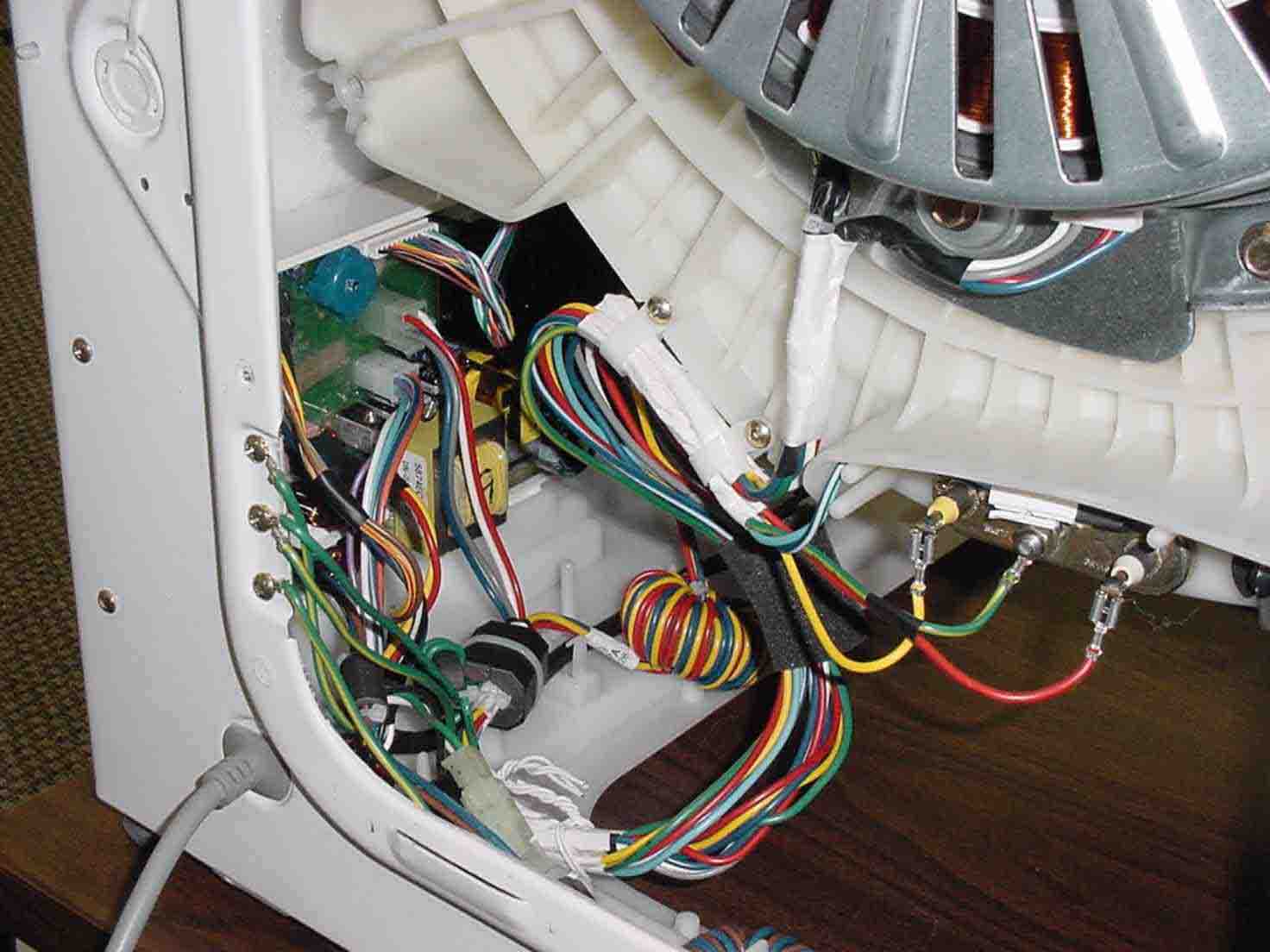 Oprava elektroinstalace v pračce LG