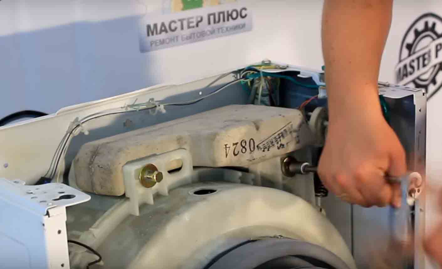 Demontáž protizávaží pračky Samsung