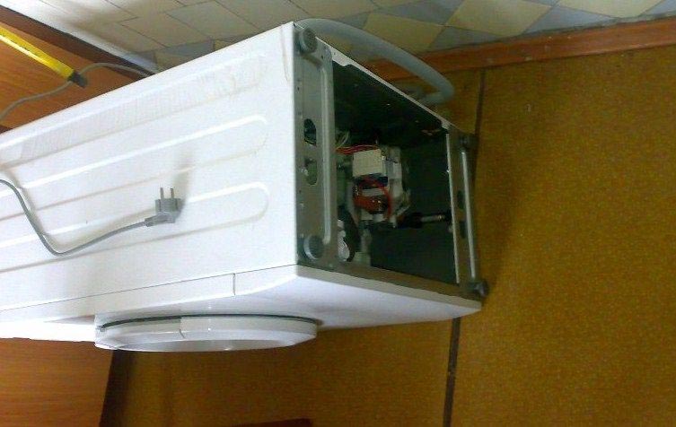 Výměna čerpadla v pračce Whirlpool