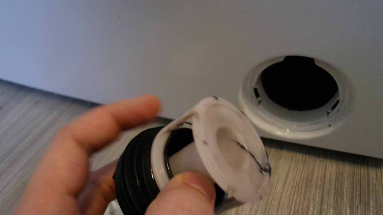 Čištění vypouštěcího filtru