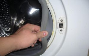 Výměna manžety poklopu na pračce LG