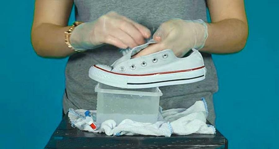 Mycí bílé converse