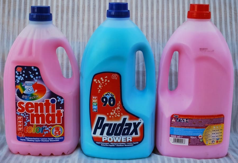 tekuté prací prostředky