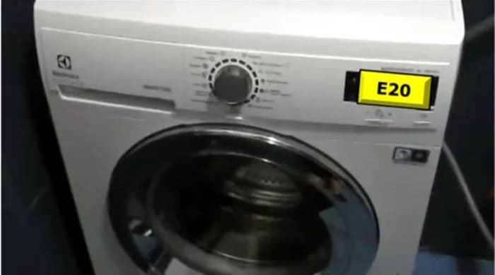 Chyba E20 v pračce Electrolux