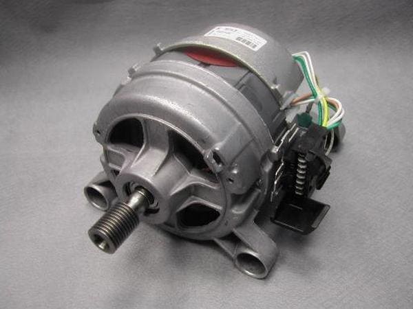 Asynchronní motor