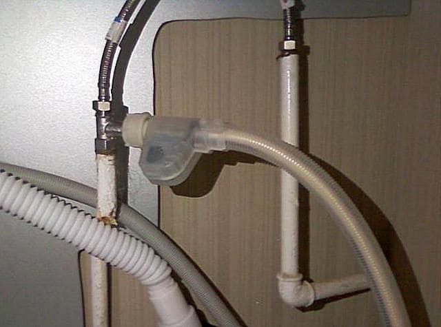 připojení myčky MPU 700 na vodovod, kanalizaci a elektrickou síť
