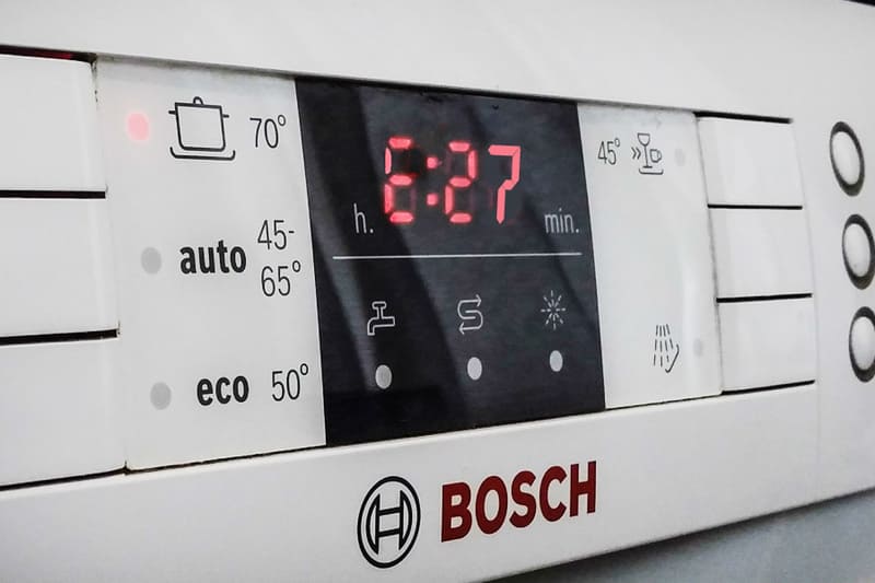 Chyba E27 v myčce nádobí Bosch