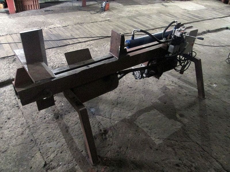 Hydraulický štípač dřeva