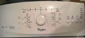 Pračka Whirlpool neodstřeďuje