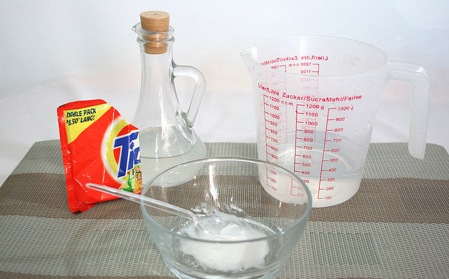 Mytí domácími chemikáliemi