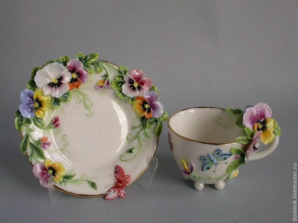 Jemné porcelánové nádobí
