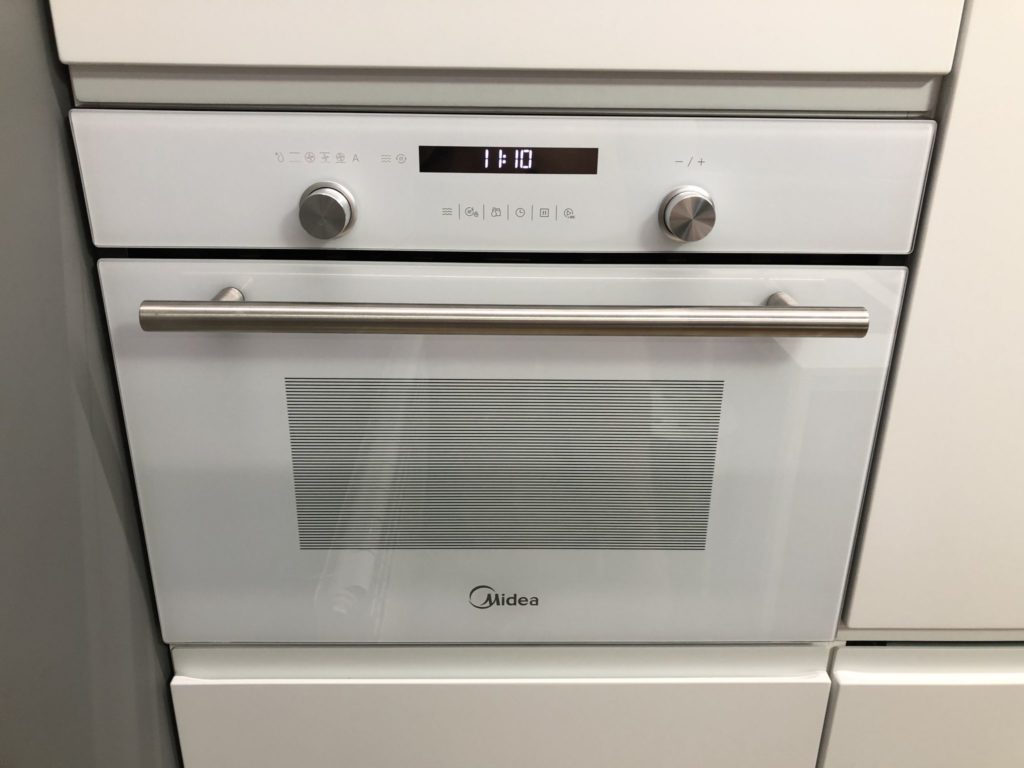 jak demontovat dveře trouby midea